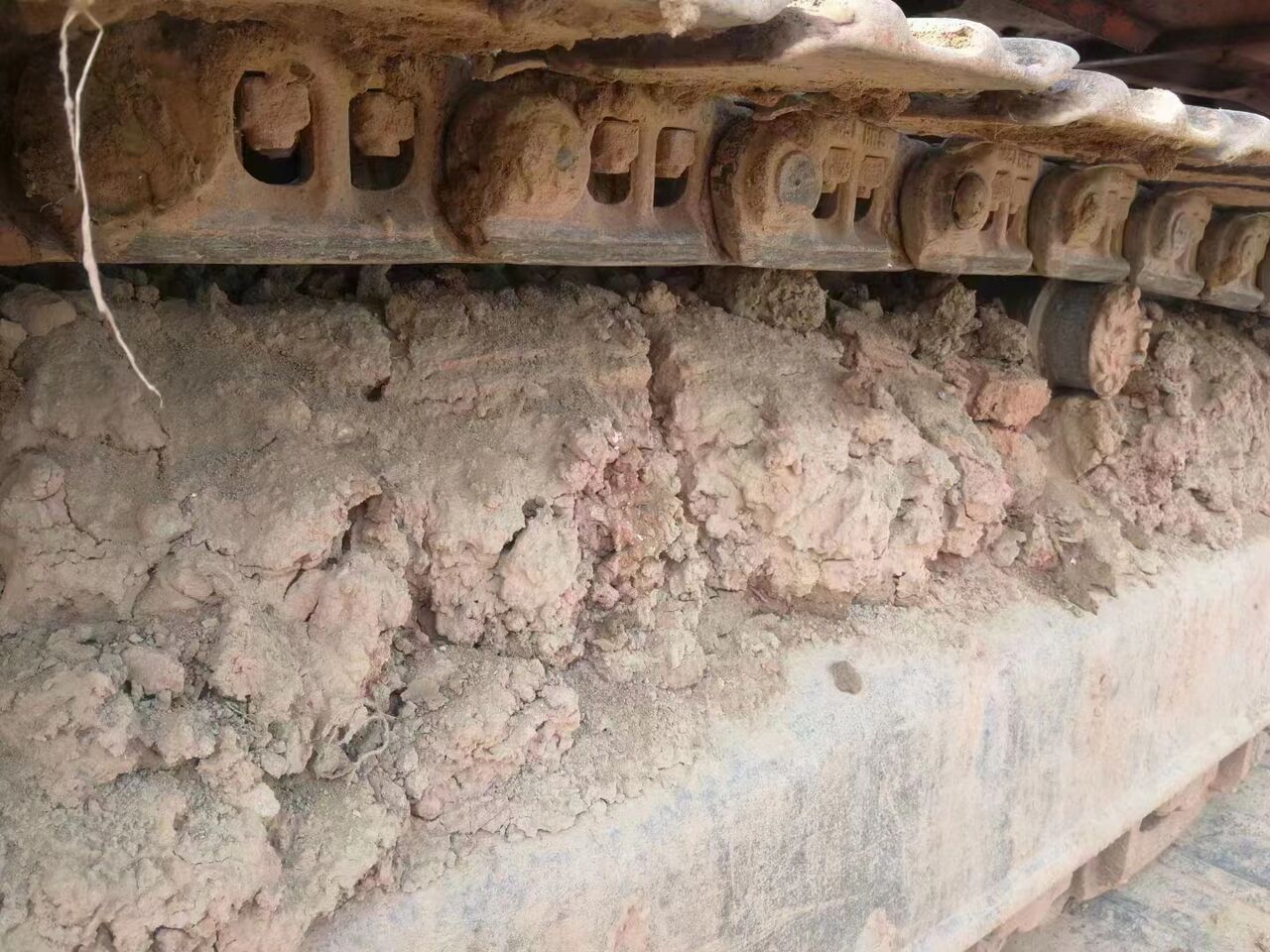 2022 Doosan DX225LC crawler excavator track detail 2022 Doosan DX225LC crawler excavator track detail