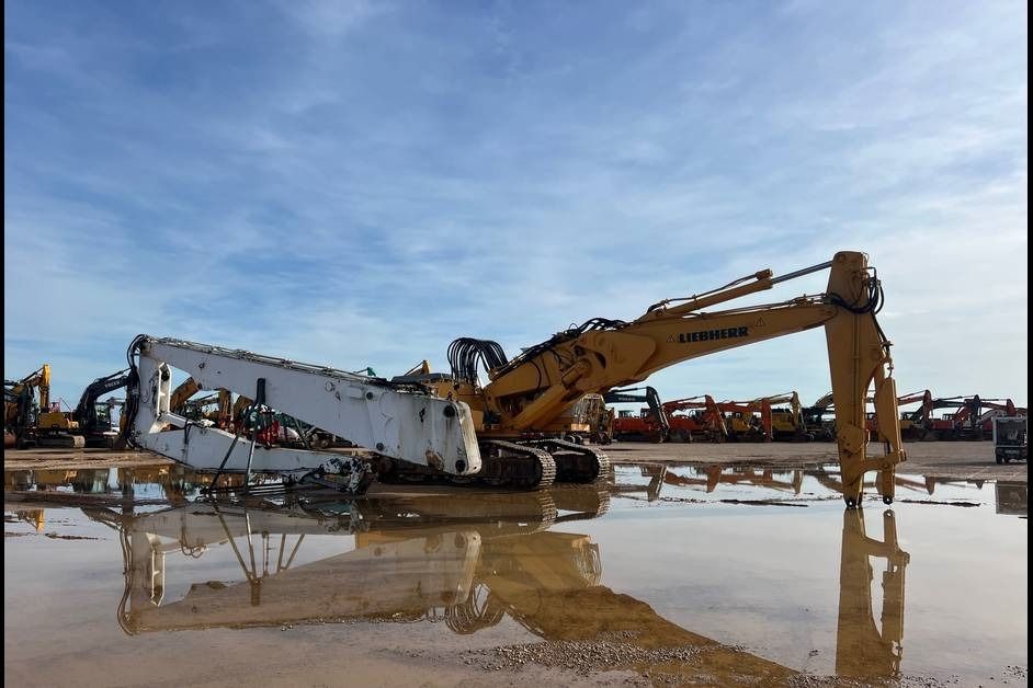 2001 Liebherr R954 B crawler excavator side view
