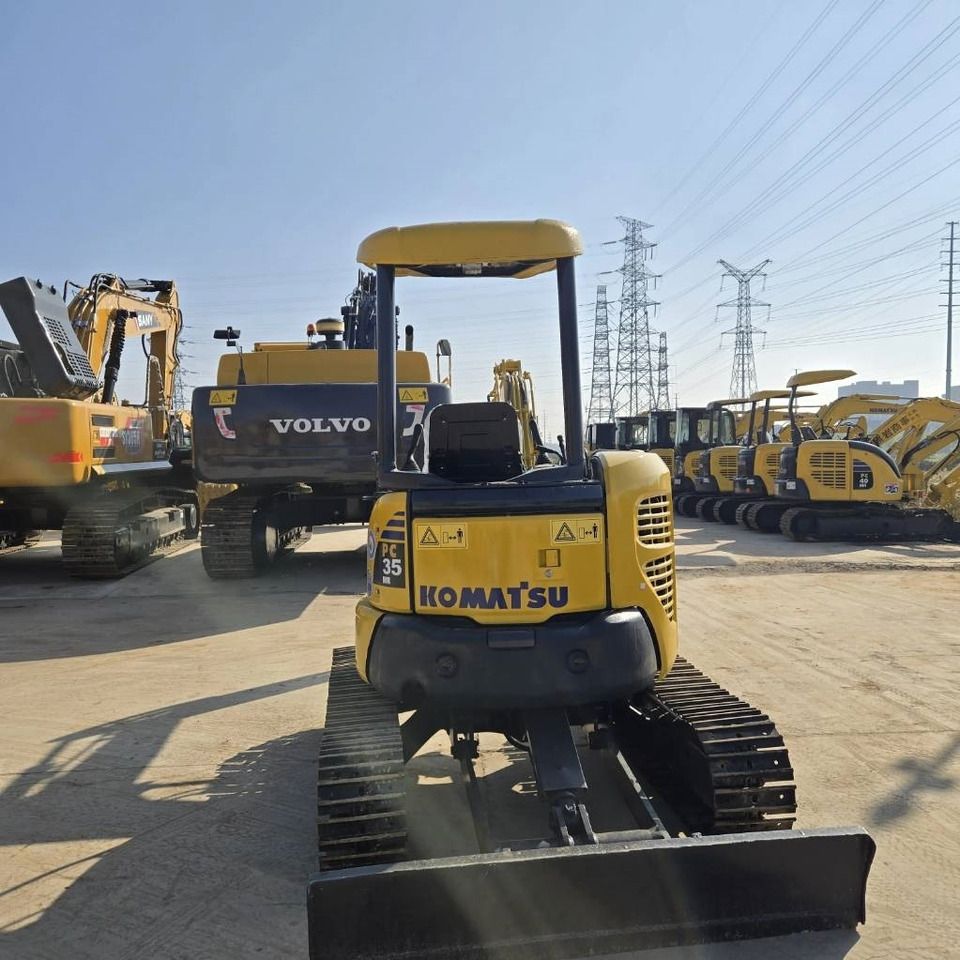 2020 Komatsu PC35 mini excavator rear view 2020 Komatsu PC35 mini excavator rear view