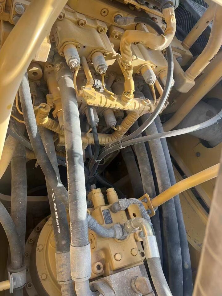 2024 Caterpillar 390FL crawler excavator hydraulic pump detail 2024 Caterpillar 390FL crawler excavator hydraulic pump detail
