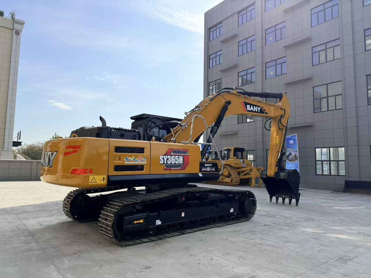 2024 Sany SY365H crawler excavator, rear three-quarter view 2024 Sany SY365H crawler excavator, rear three-quarter view
