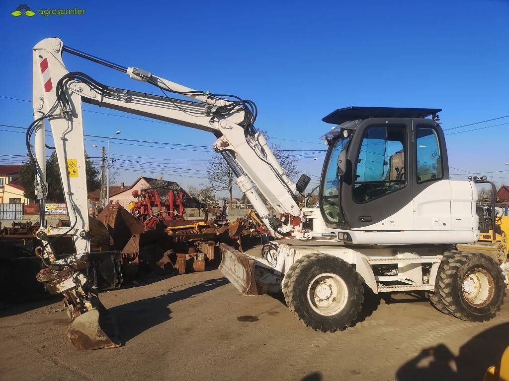 2012 CASE WX125 wheel excavator side view 2012 CASE WX125 wheel excavator side view