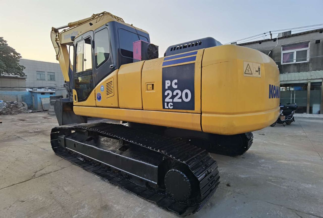 2020 Komatsu PC220LC crawler excavator, rear three-quarter view 2020 Komatsu PC220LC crawler excavator, rear three-quarter view