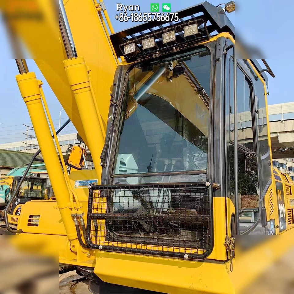 2012 Komatsu PC200 LC-8 crawler excavator cab and boom view 2012 Komatsu PC200 LC-8 crawler excavator cab and boom view