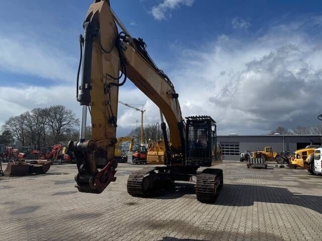 2010 Caterpillar 329D crawler excavator, front three-quarter view 2010 Caterpillar 329D crawler excavator, front three-quarter view