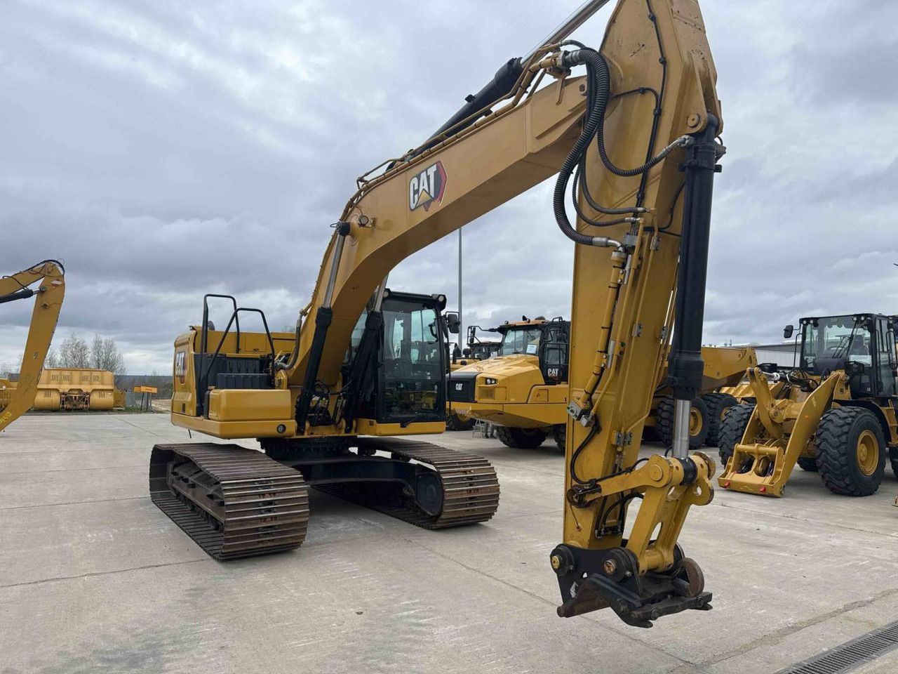 2022 Caterpillar 323 crawler excavator, side view 2022 Caterpillar 323 crawler excavator, side view