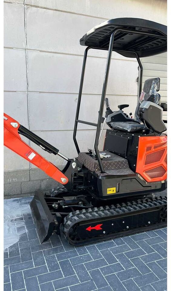 2026 DMPRO DM18Y mini excavator, side view 2026 DMPRO DM18Y mini excavator, side view