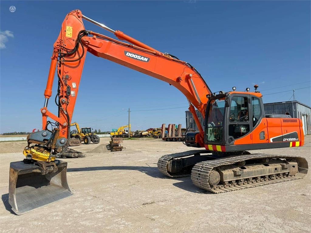 2011 Doosan DX225LC crawler excavator side view 2011 Doosan DX225LC crawler excavator side view