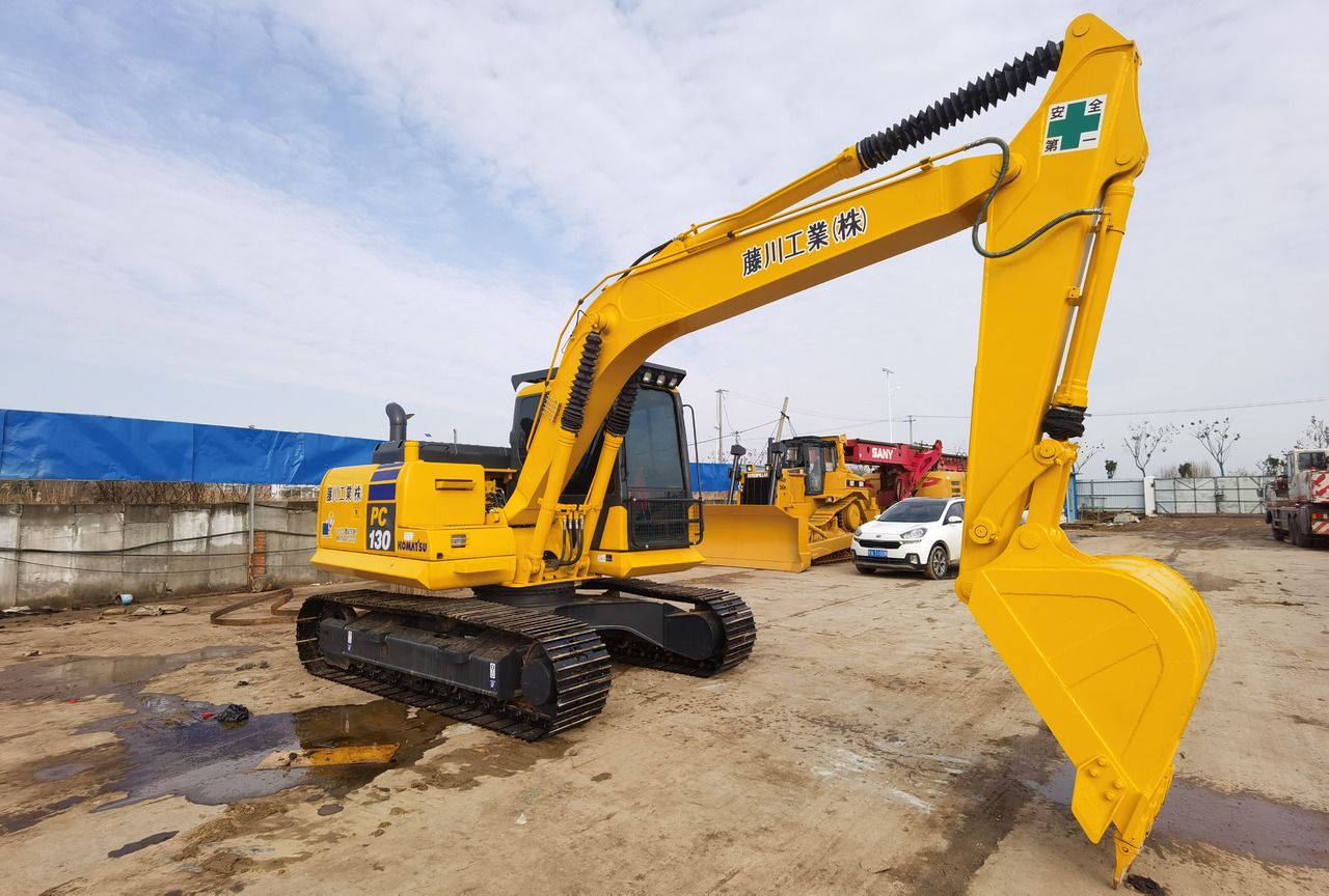 2024 Komatsu PC130 crawler excavator, side view 2024 Komatsu PC130 crawler excavator, side view