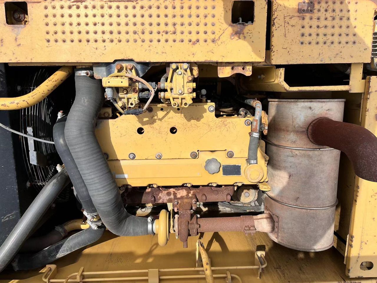 Caterpillar 323D Crawler Excavator engine compartment view Caterpillar 323D Crawler Excavator engine compartment view