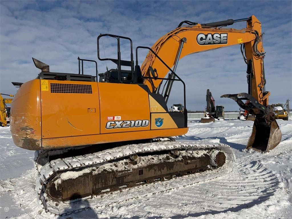 2016 CASE CX210D crawler excavator side view