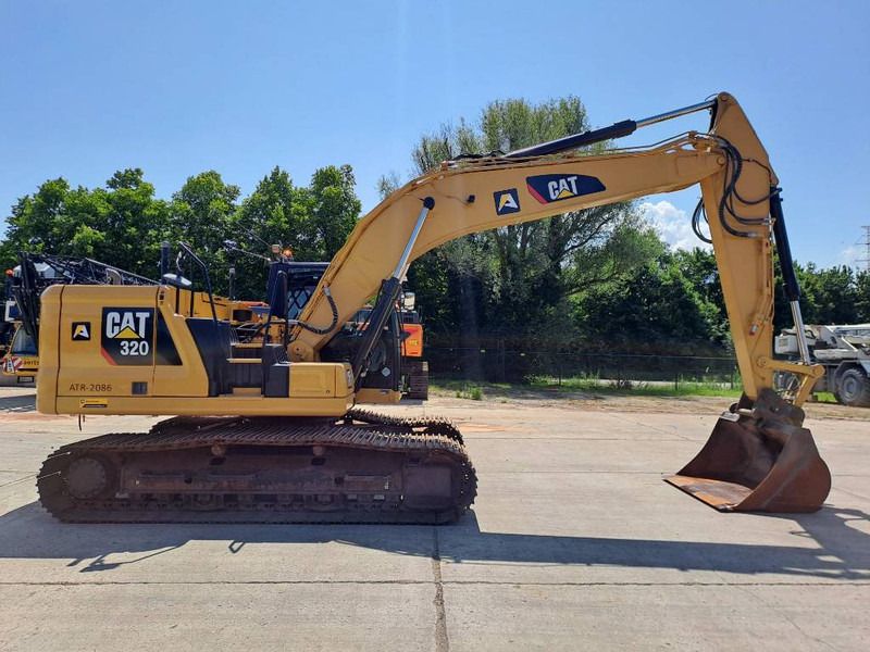 2018 Caterpillar 320 crawler excavator, side view 2018 Caterpillar 320 crawler excavator, side view