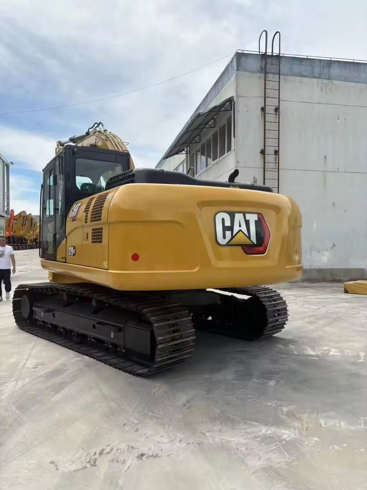 Caterpillar 320GC crawler excavator, rear three-quarter view Caterpillar 320GC crawler excavator, rear three-quarter view