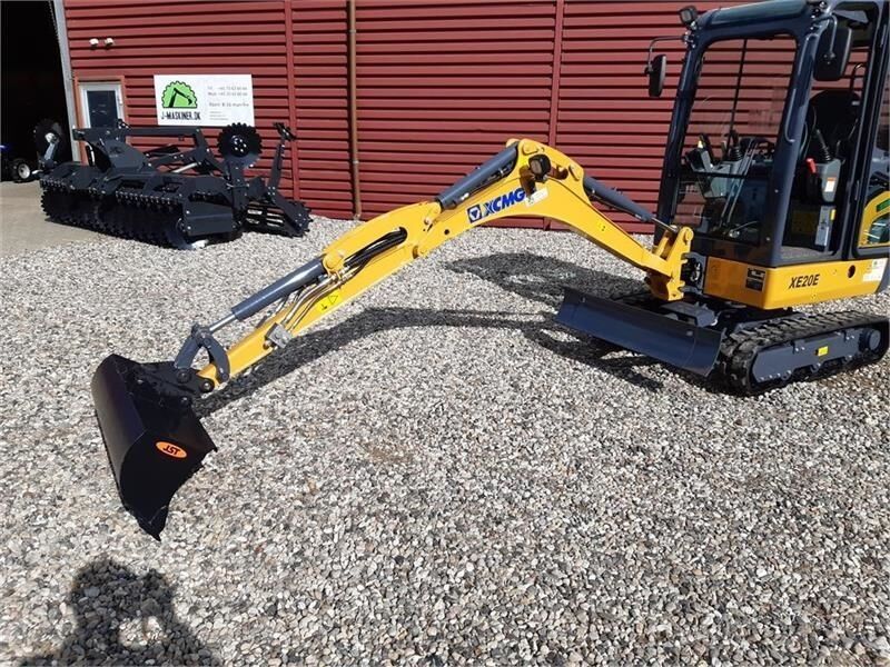 XCMG XE20E mini excavator, front three-quarter view