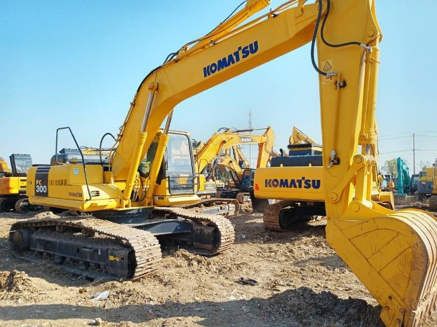 2022 Komatsu PC300 crawler excavator, side view 2022 Komatsu PC300 crawler excavator, side view