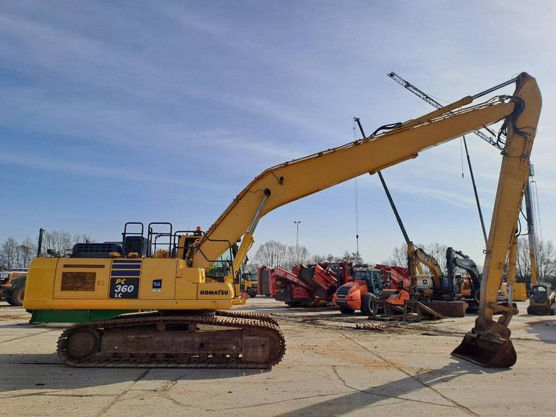2018 Komatsu PC360LC-11 crawler excavator, side profile view 2018 Komatsu PC360LC-11 crawler excavator, side profile view