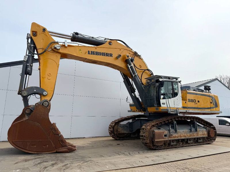2022 Liebherr R980 SME crawler excavator side view 2022 Liebherr R980 SME crawler excavator side view
