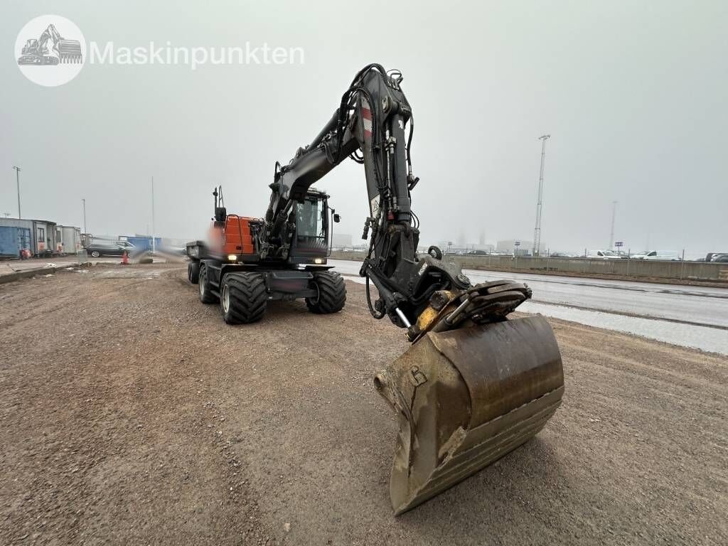 2019 Atlas 160W SWEDISH EDITION wheel excavator, front three-quarter view