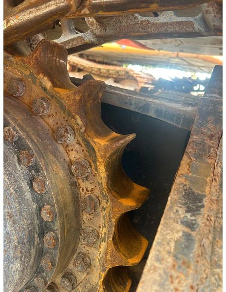 2018 Hitachi ZX300LC-6 crawler excavator drive sprocket detail 2018 Hitachi ZX300LC-6 crawler excavator drive sprocket detail