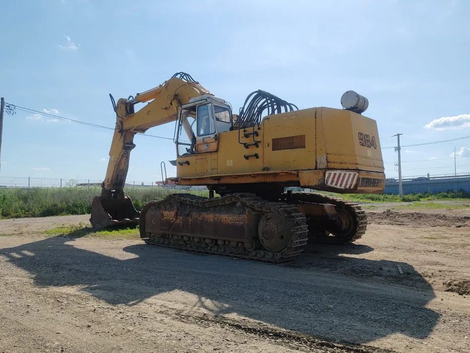 1988 Liebherr 984 crawler excavator, rear three-quarter view