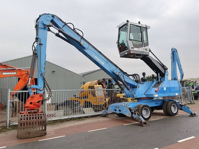 2007 Fuchs MHL331 material handler, side profile view 2007 Fuchs MHL331 material handler, side profile view