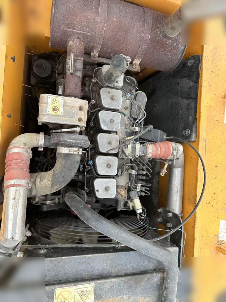2016 Hyundai R210LC-7 crawler excavator engine compartment view