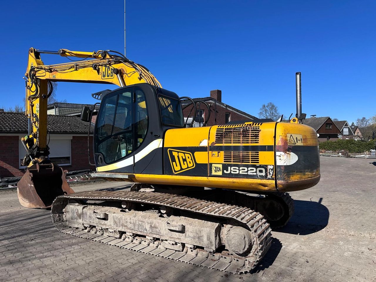 2007 JCB JS220LC crawler excavator, side view 2007 JCB JS220LC crawler excavator, side view