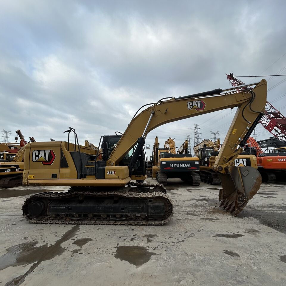 2018 Caterpillar 320 excavator, side view