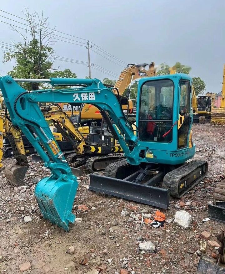 Kubota KX135 mini excavator, front three-quarter view Kubota KX135 mini excavator, front three-quarter view