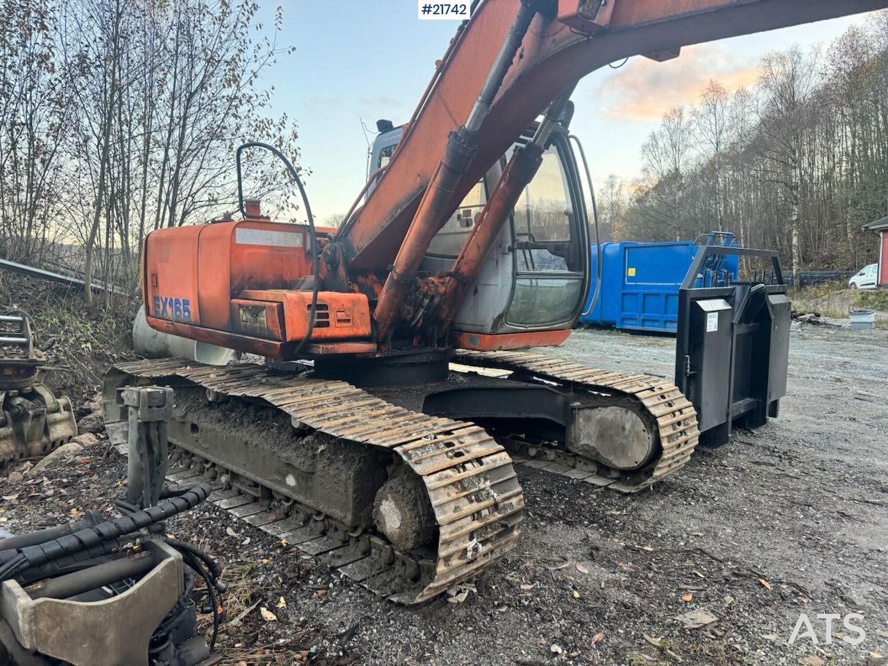 1998 Hitachi EX165 crawler excavator, side view