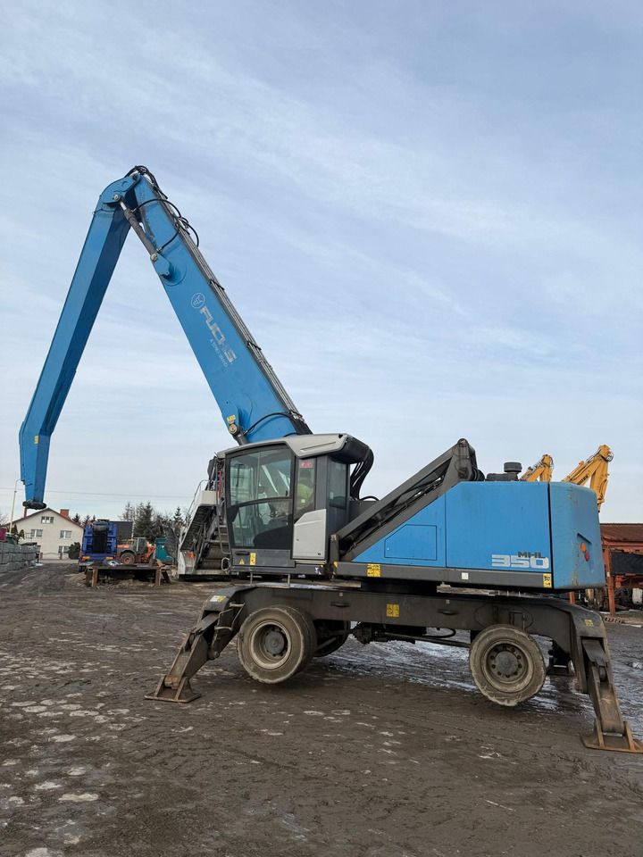 2017 Fuchs MHL350F material handler side view