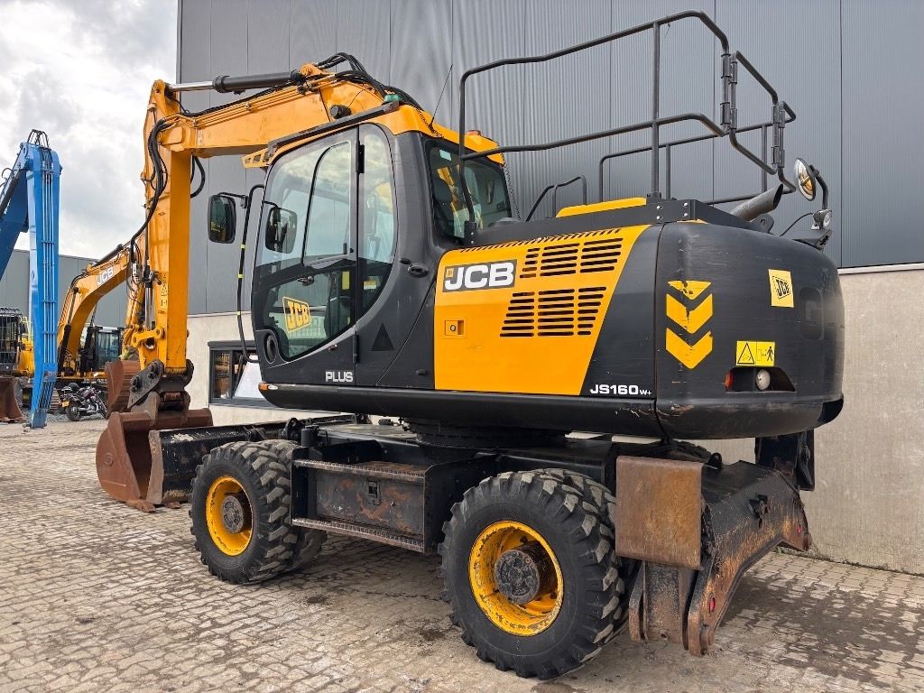 2016 JCB JS160W wheel excavator, side view 2016 JCB JS160W wheel excavator, side view