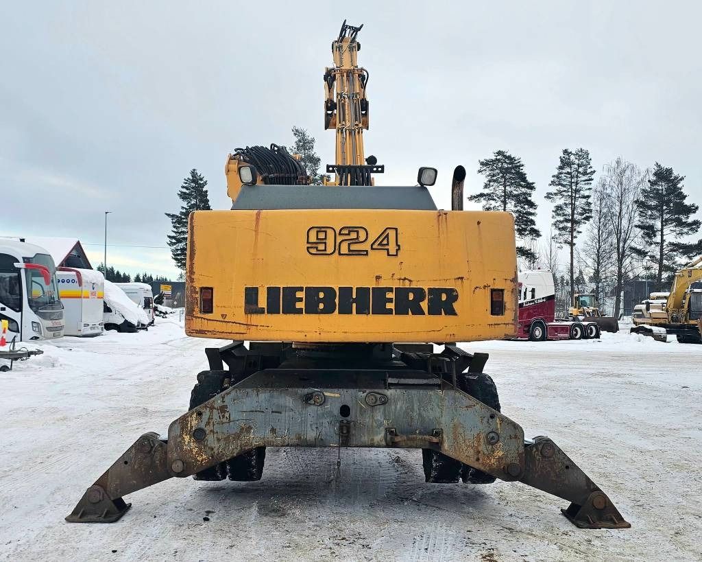 2000 Liebherr A924 LITRONIC wheel excavator, rear view 2000 Liebherr A924 LITRONIC wheel excavator, rear view