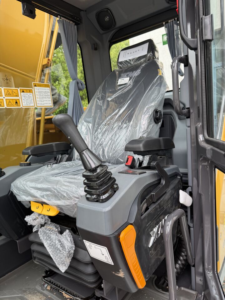 2026 XCMG XE135 crawler excavator interior view 2026 XCMG XE135 crawler excavator interior view