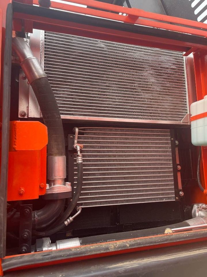 2024 Doosan DX225 crawler excavator engine cooling system detail 2024 Doosan DX225 crawler excavator engine cooling system detail