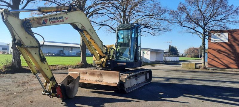 2006 Yanmar SV100 mini excavator, front three-quarter view 2006 Yanmar SV100 mini excavator, front three-quarter view