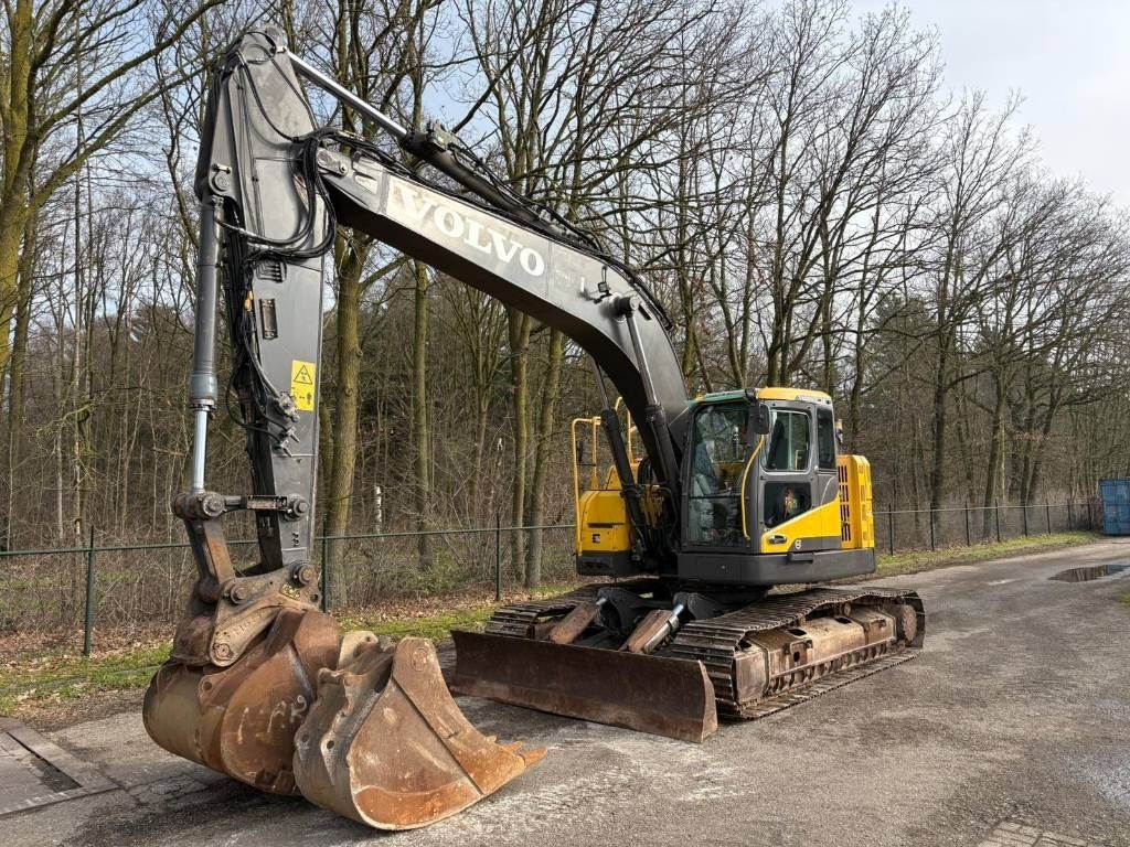 2015 Volvo ECR235DL crawler excavator, front three-quarter view 2015 Volvo ECR235DL crawler excavator, front three-quarter view