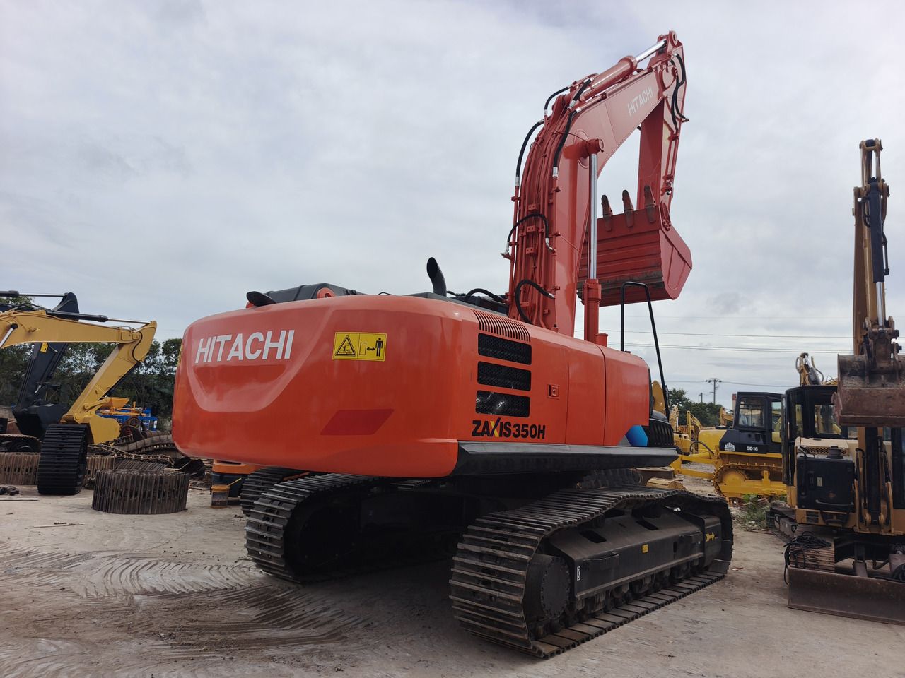 Hitachi ZAXIS350H crawler excavator, rear three-quarter view