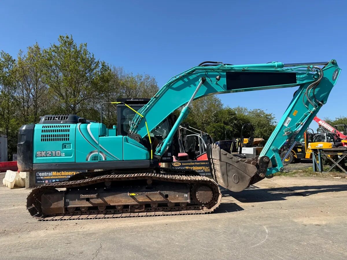 2021 Kobelco SK210LC-10 crawler excavator side view 2021 Kobelco SK210LC-10 crawler excavator side view