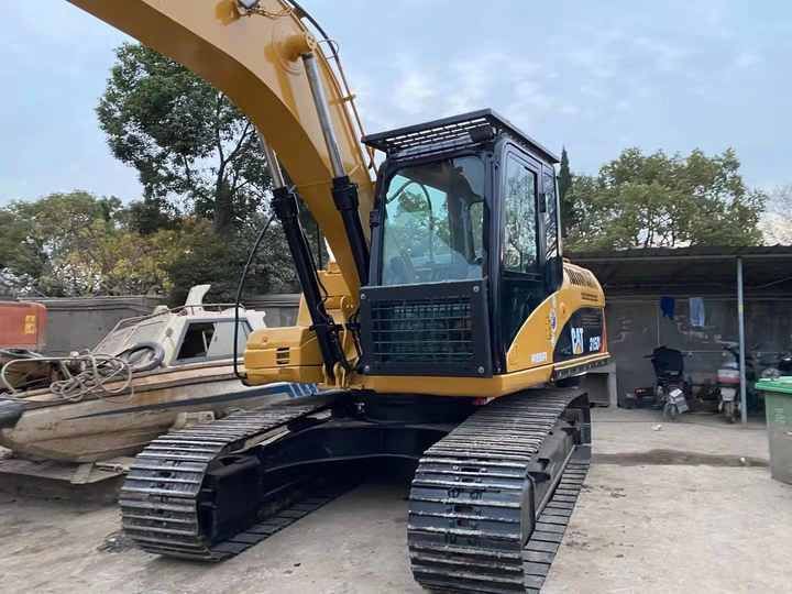 2020 Caterpillar 315DL crawler excavator, front three-quarter view 2020 Caterpillar 315DL crawler excavator, front three-quarter view