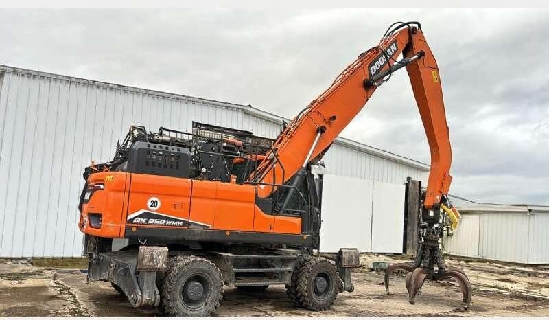 2022 Doosan DX250WMH-7 wheel excavator, rear three-quarter view 2022 Doosan DX250WMH-7 wheel excavator, rear three-quarter view