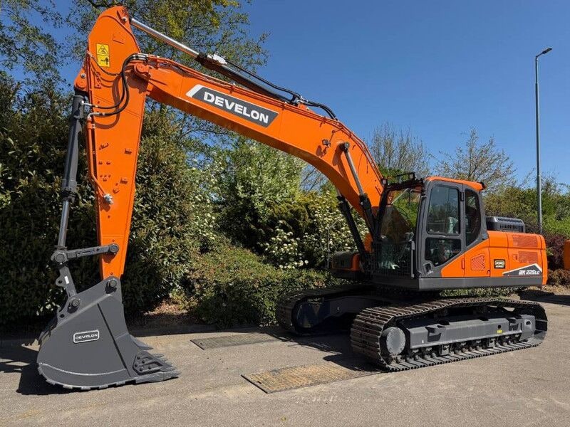 2025 Develon DX225LC-7M crawler excavator, side profile view