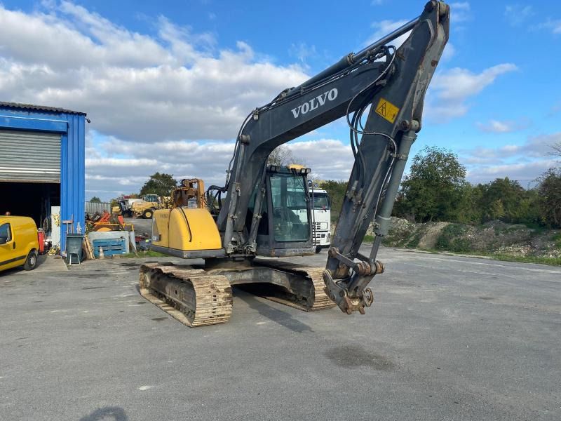 2002 Volvo EC160 crawler excavator, side view 2002 Volvo EC160 crawler excavator, side view