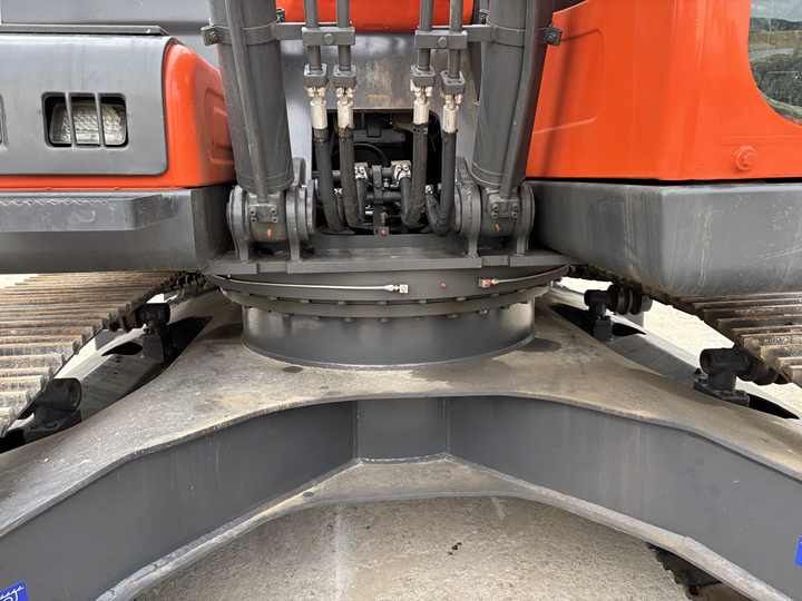 2019 Doosan DX225LCA crawler excavator swing bearing view