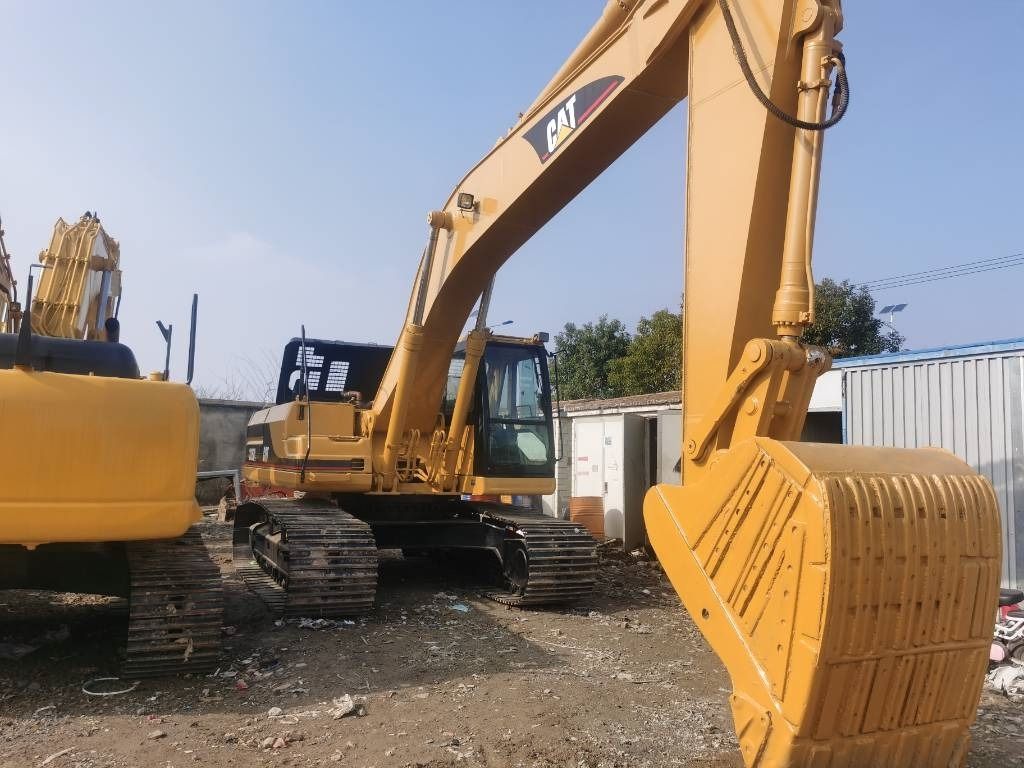 2020 Caterpillar 325BL crawler excavator, front three-quarter view 2020 Caterpillar 325BL crawler excavator, front three-quarter view