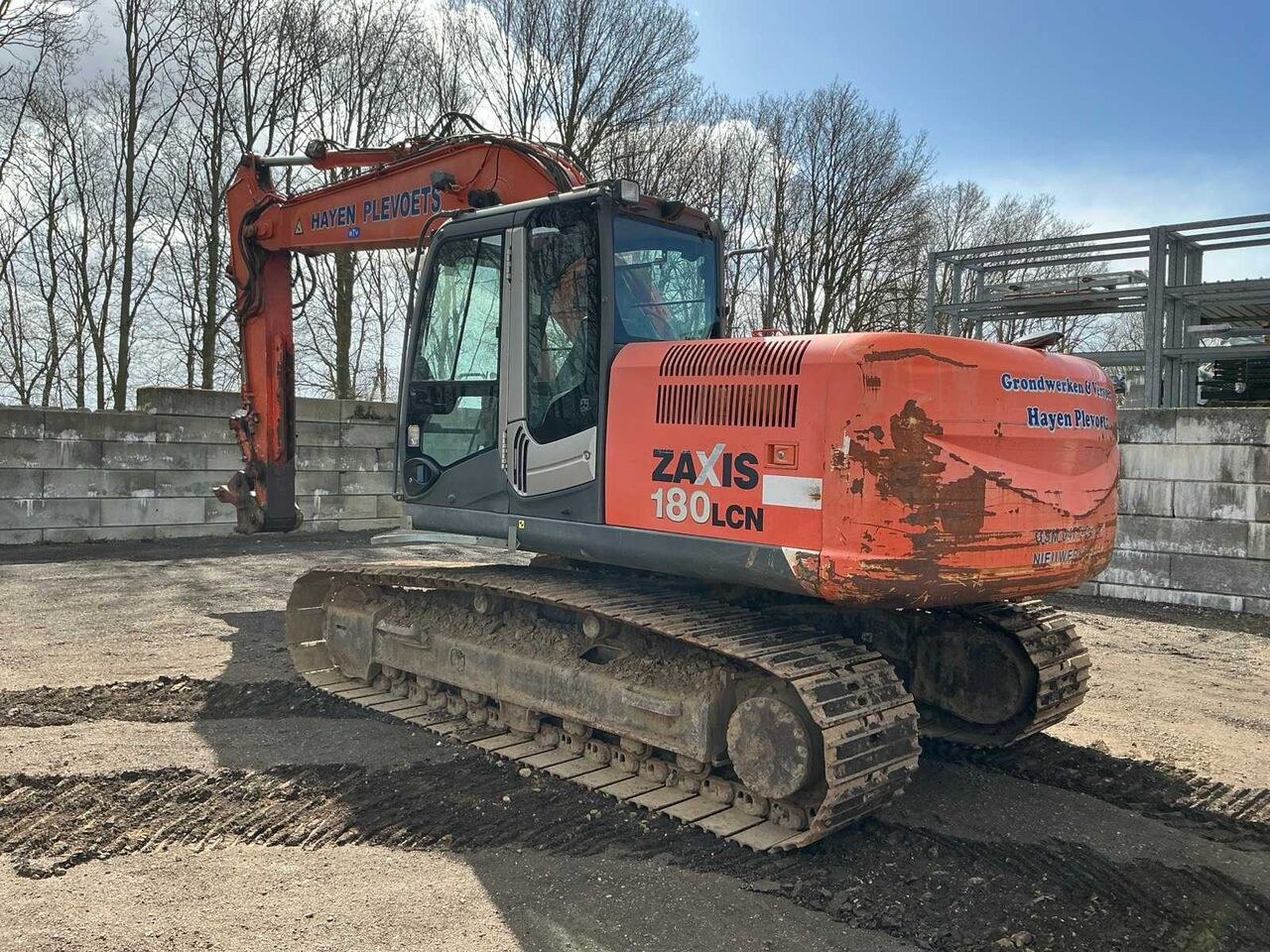 2009 Hitachi Zaxis 180LCN crawler excavator, rear three-quarter view 2009 Hitachi Zaxis 180LCN crawler excavator, rear three-quarter view