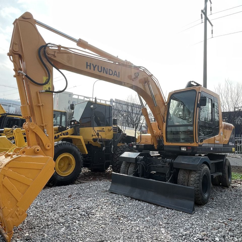 2022 Hyundai R150W-9S wheel excavator, front three-quarter view 2022 Hyundai R150W-9S wheel excavator, front three-quarter view