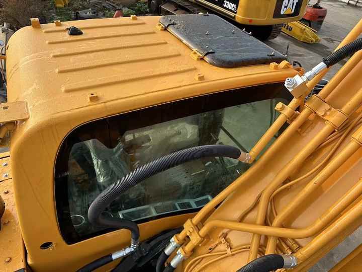 2019 Hyundai 215-9 crawler excavator cab roof view 2019 Hyundai 215-9 crawler excavator cab roof view