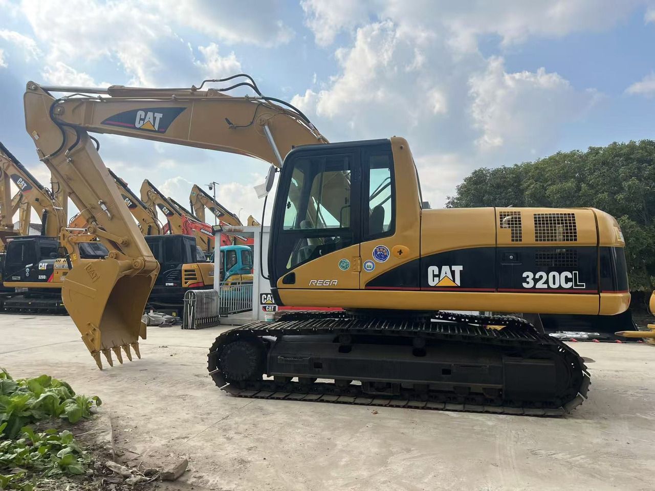 2011 Caterpillar 320CL гусеничний екскаватор, вид збоку 2011 Caterpillar 320CL гусеничний екскаватор, вид збоку