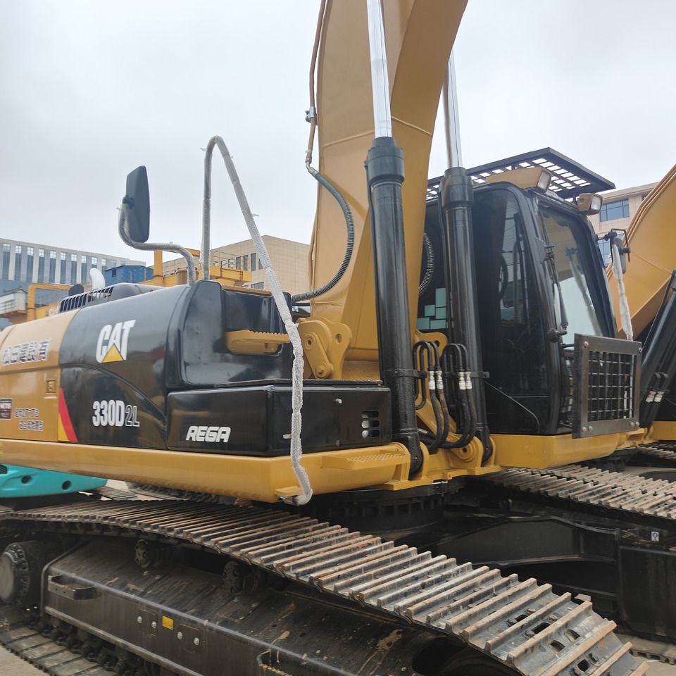 2020 Caterpillar 330D2L crawler excavator side view 2020 Caterpillar 330D2L crawler excavator side view